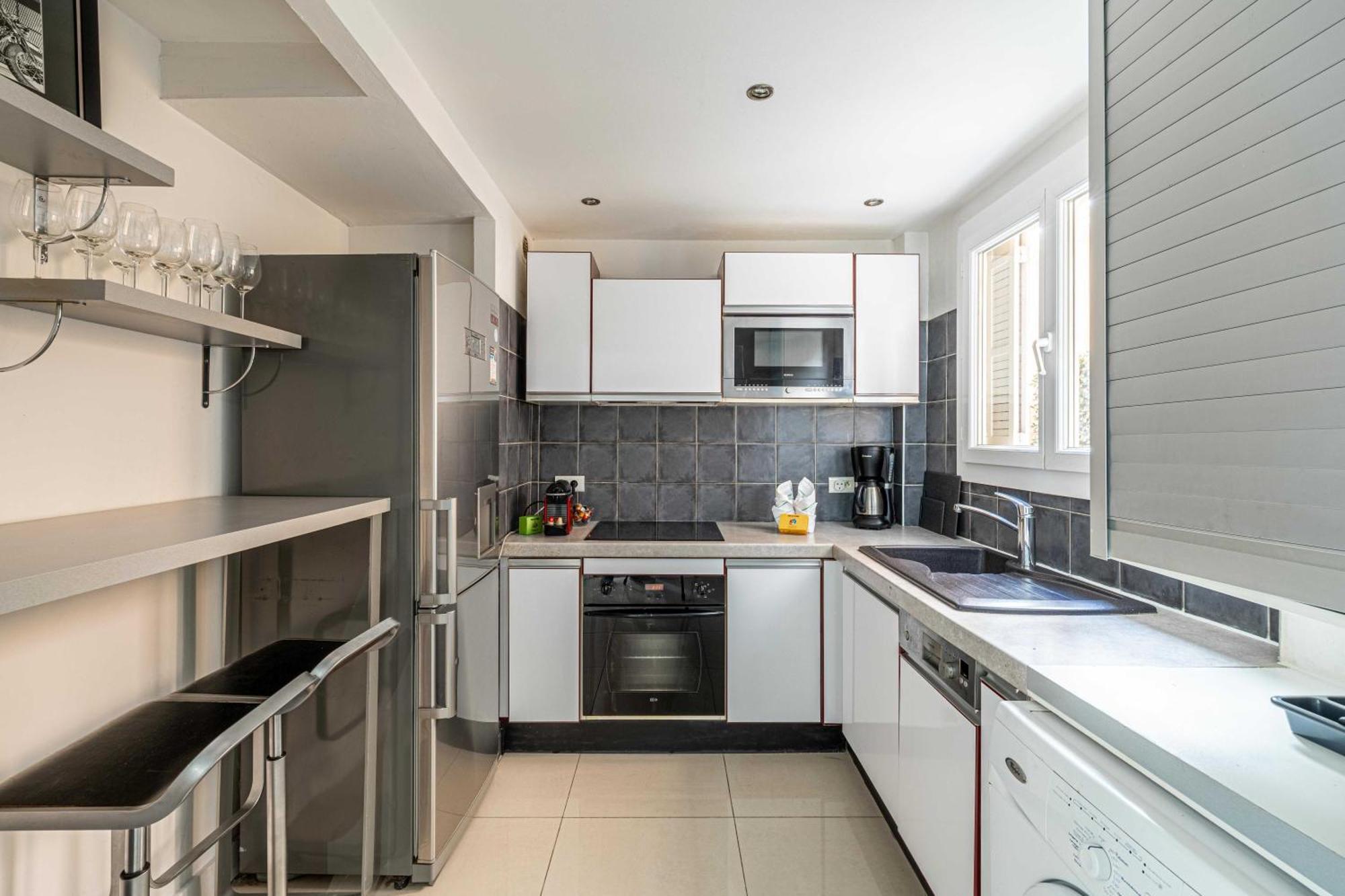 Cosy 2-bedroom - Close To Martinez Apartment
